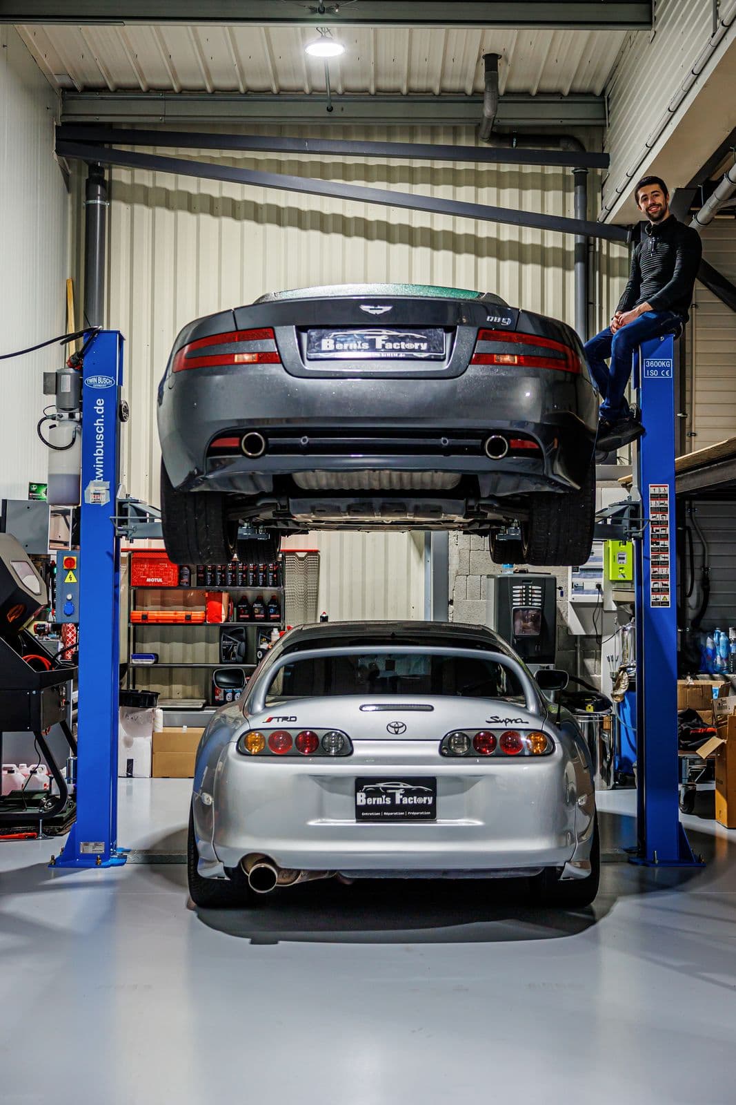 Aston Martin DB9 — photo 6