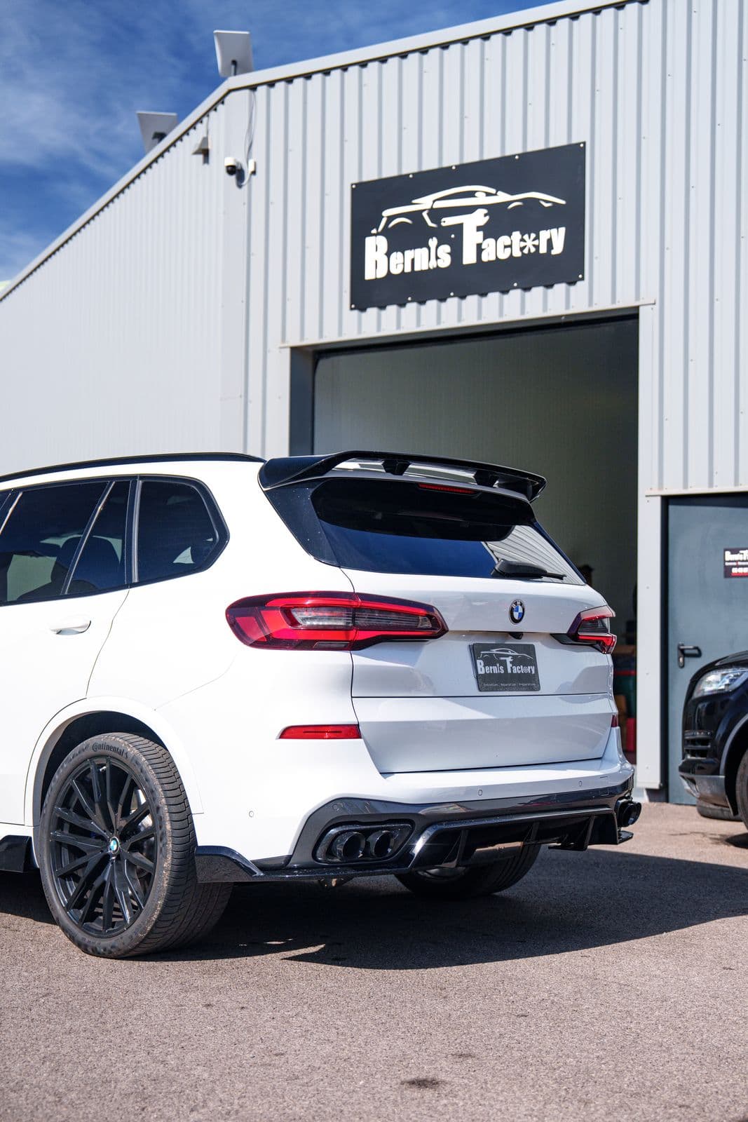 BMW X5 M50i — photo 4