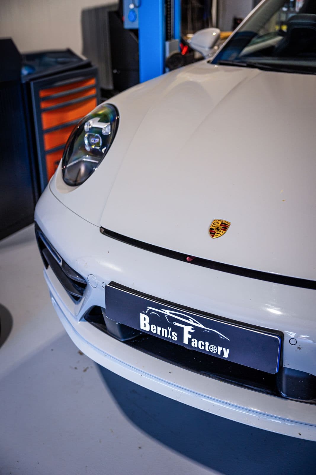 Porsche 911 Carrera 4 — photo 2